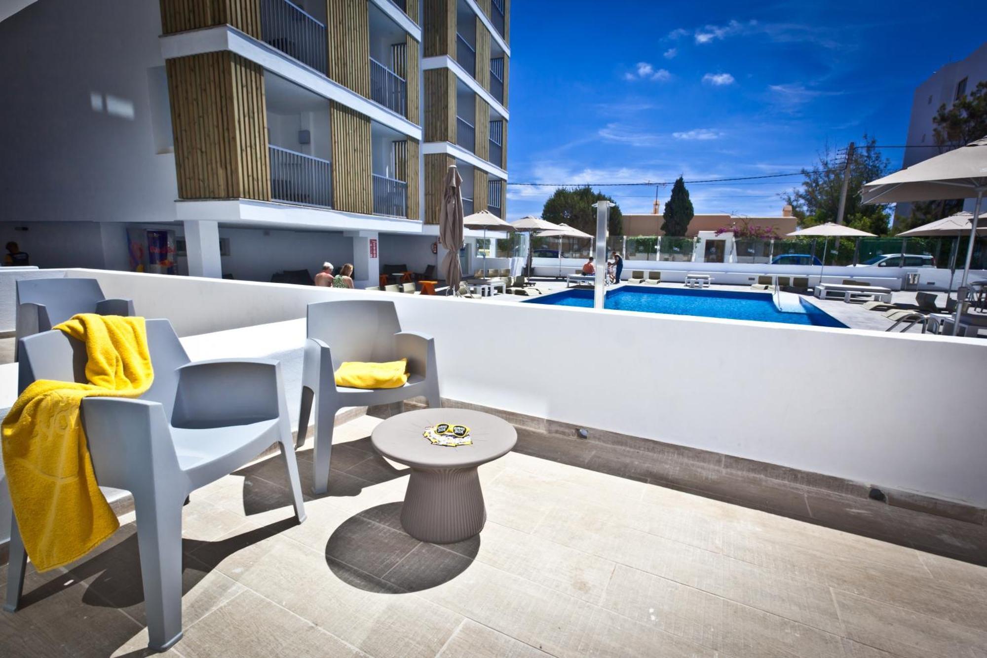 Ryans Ibiza Apartments - Only Adults Стая снимка