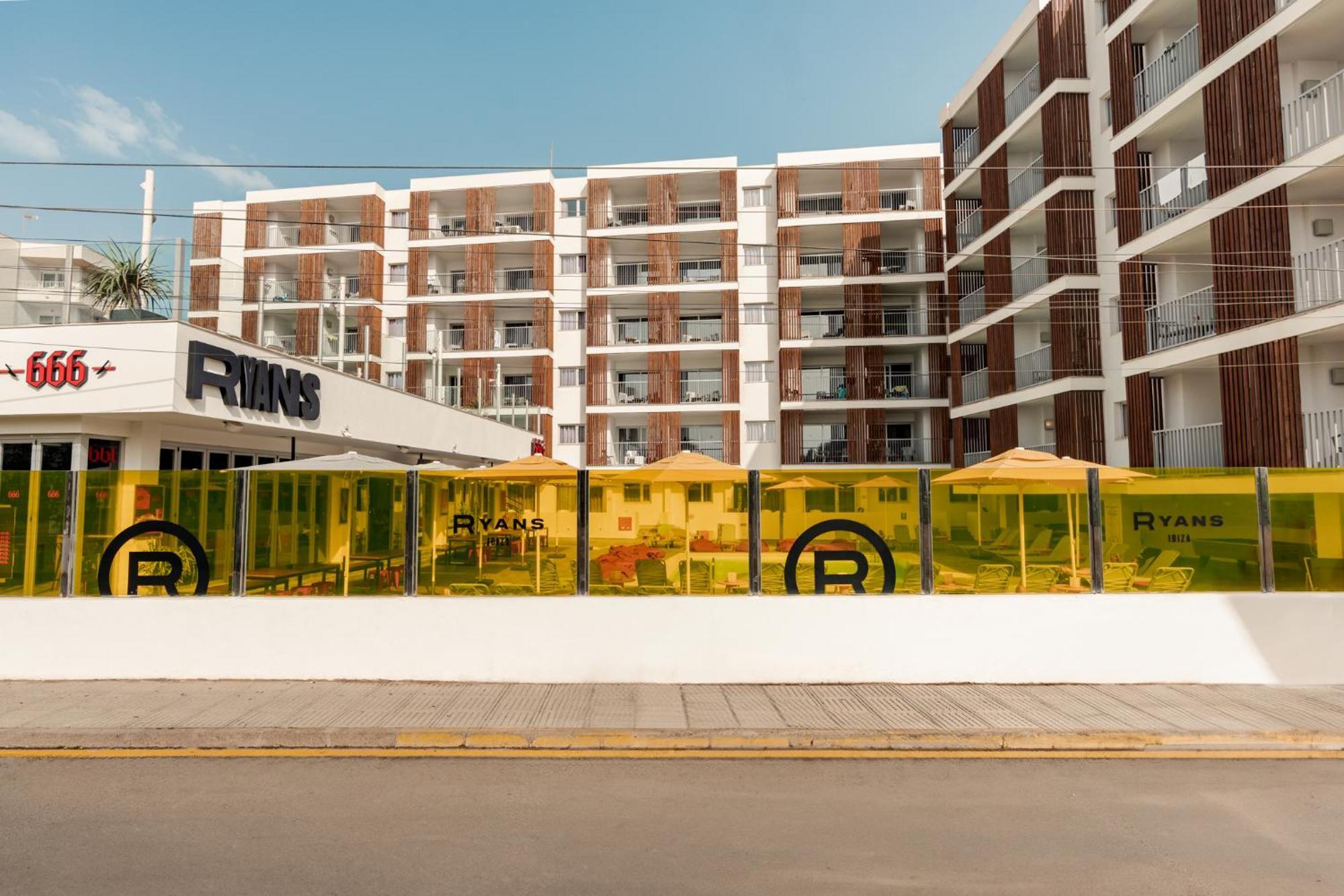 Ryans Ibiza Apartments - Only Adults Екстериор снимка